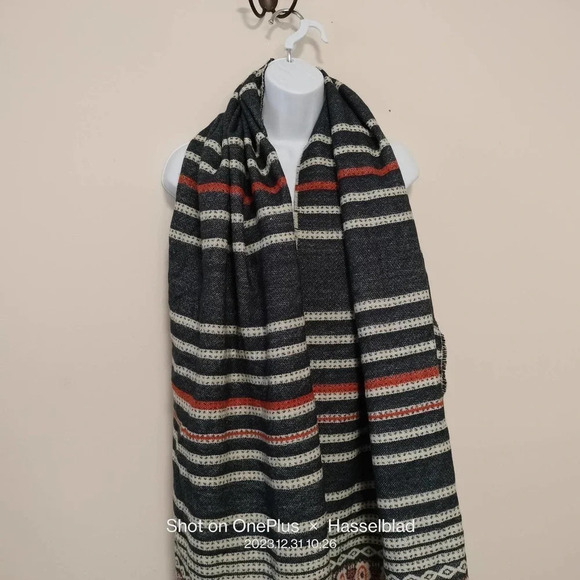 Striped Aztec Fringe Hem Multifunctional Rectangle Scarf - Picture 3 of 5